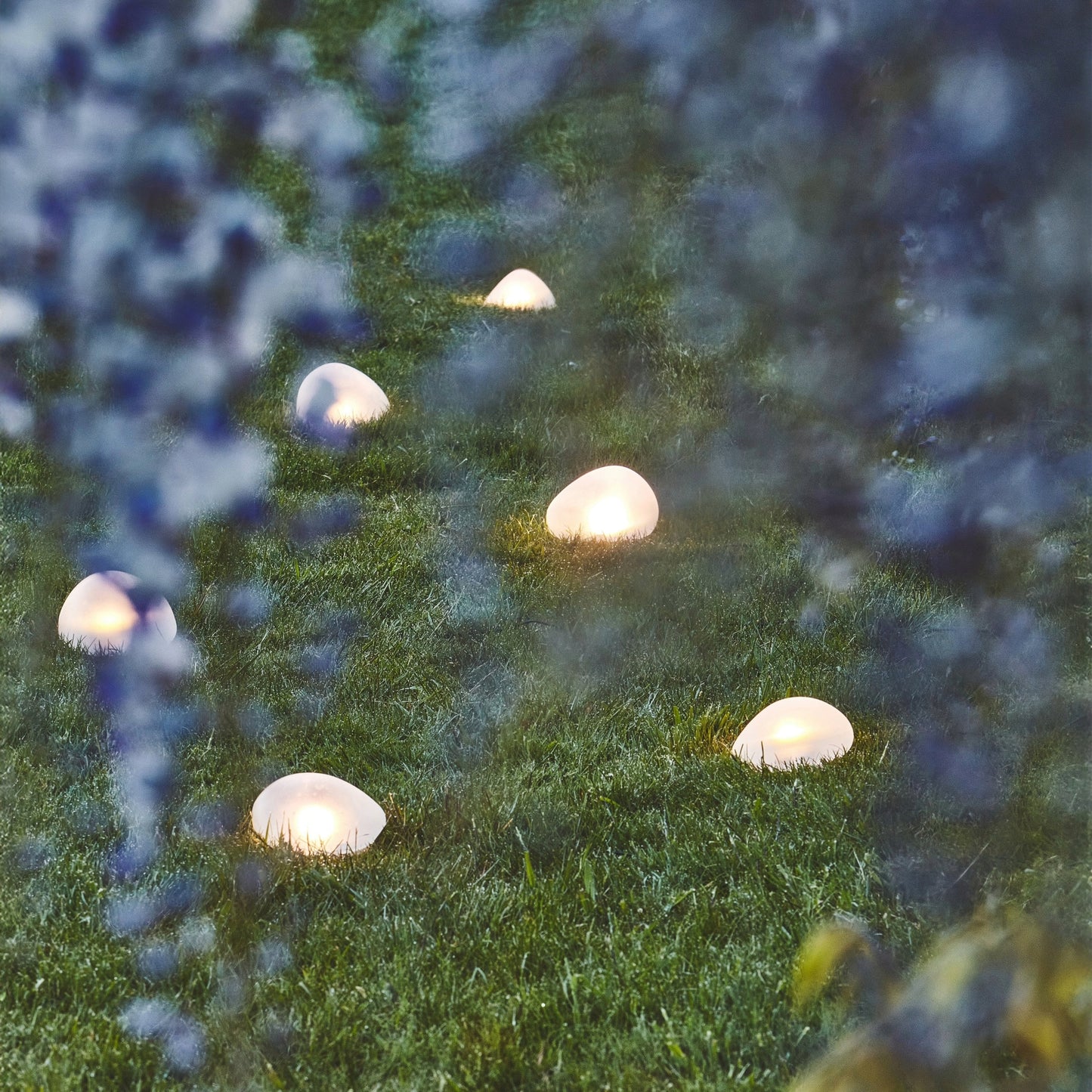 H Potter Solar Glass Riverstone Rock Light – Warm LED Outdoor Garden Accent (Large or Small)