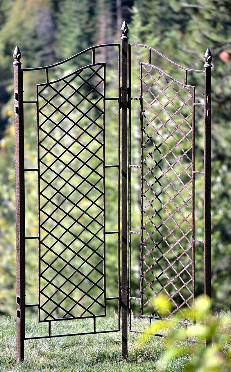 Metal store trellis panels