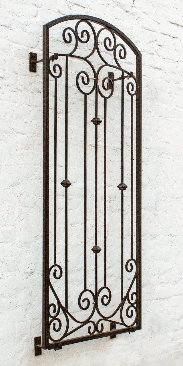 H Potter lenox estate wall trellis on white brick
