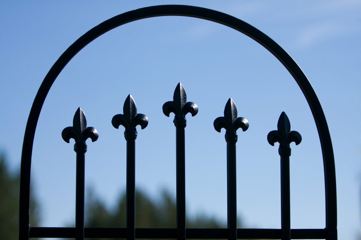 Top arch and five finials detail on H Potter black powder-coated garden trellis, modern clean lines
